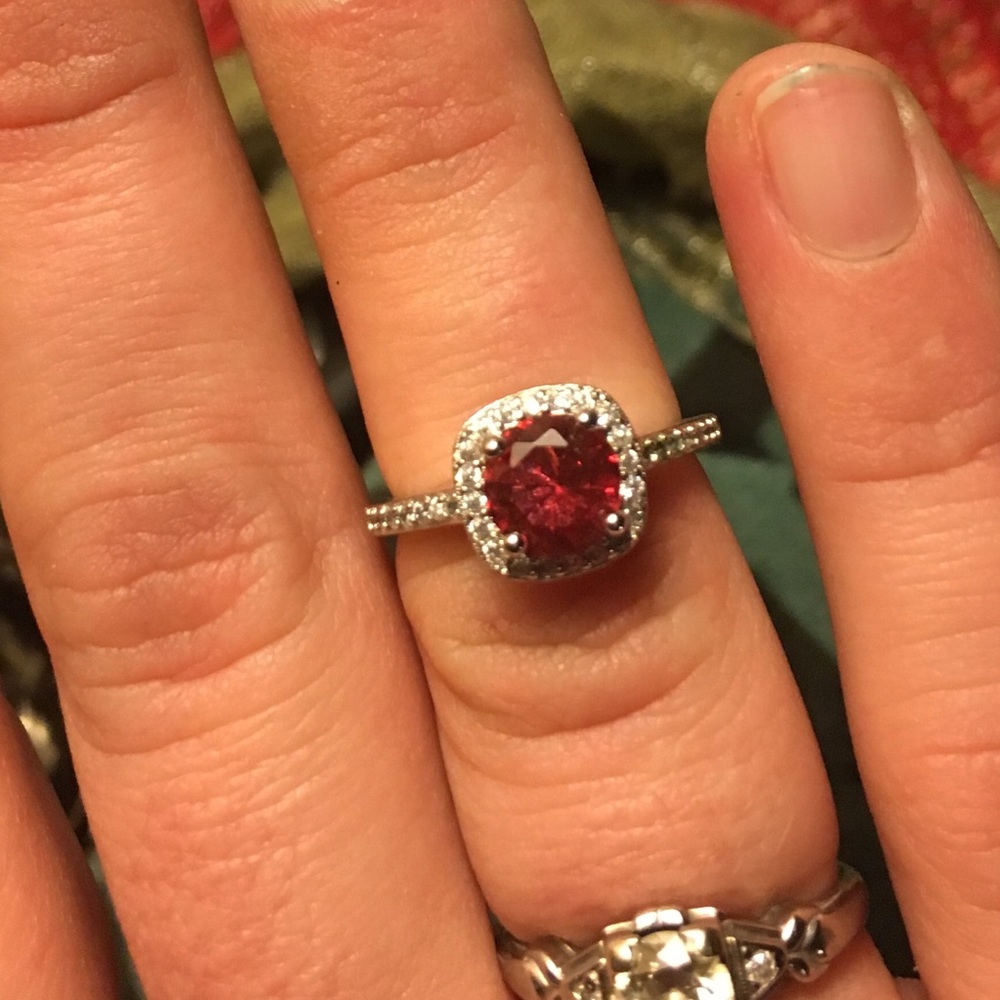 Red ruby ring - Picture 2 of 6